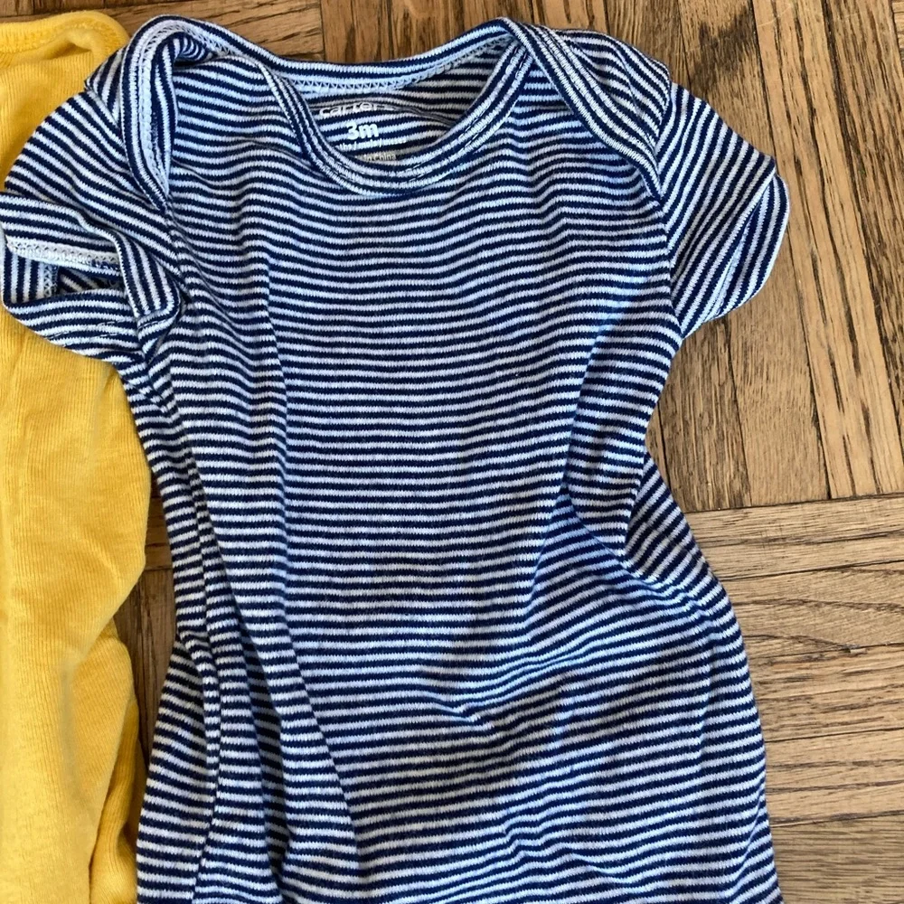 Carter's Short Sleeve Onesies 0-3 months